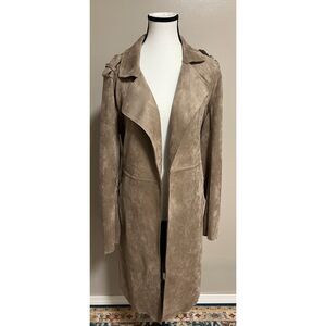 NWT Tahari tan faux suede trench coat. Size L.